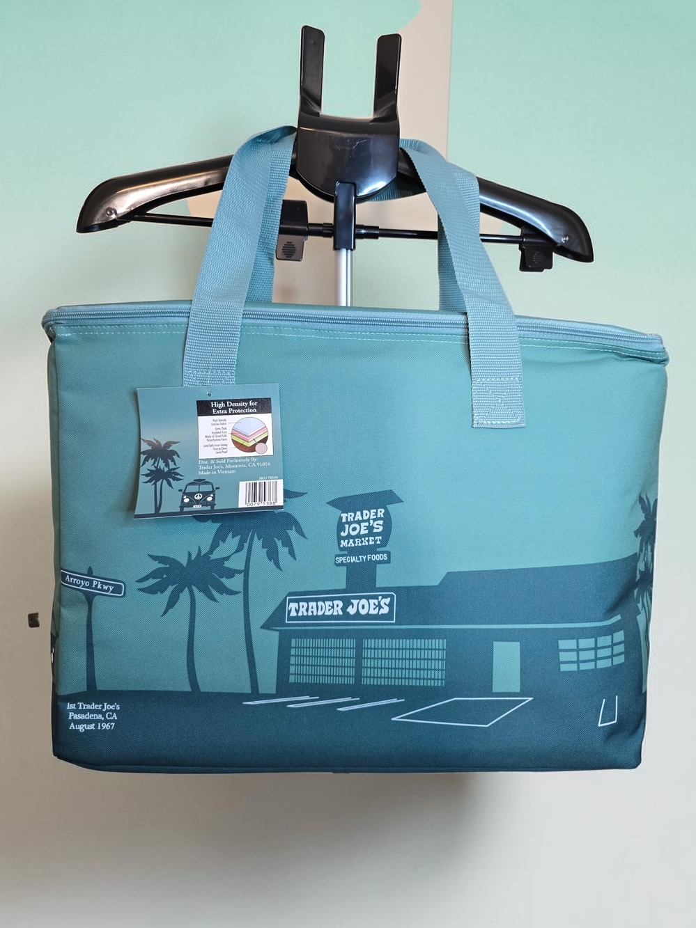 Trader Joe’s Large Reusable Insulated Cooler Bag NWT